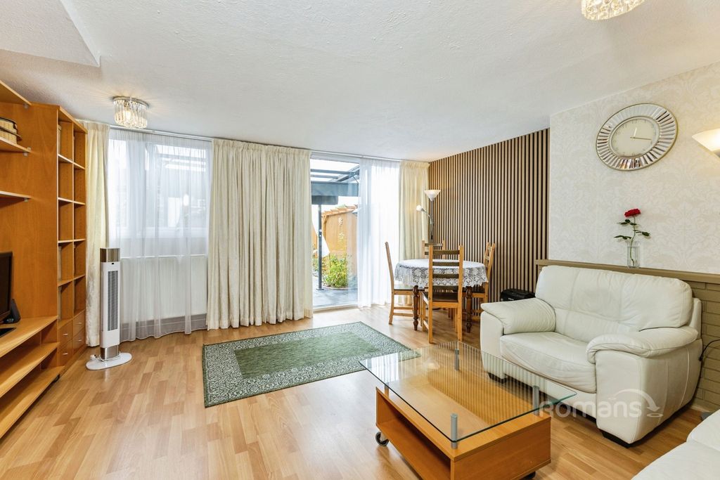 Property photo 2 of 12 Pbox-Img.Jpg