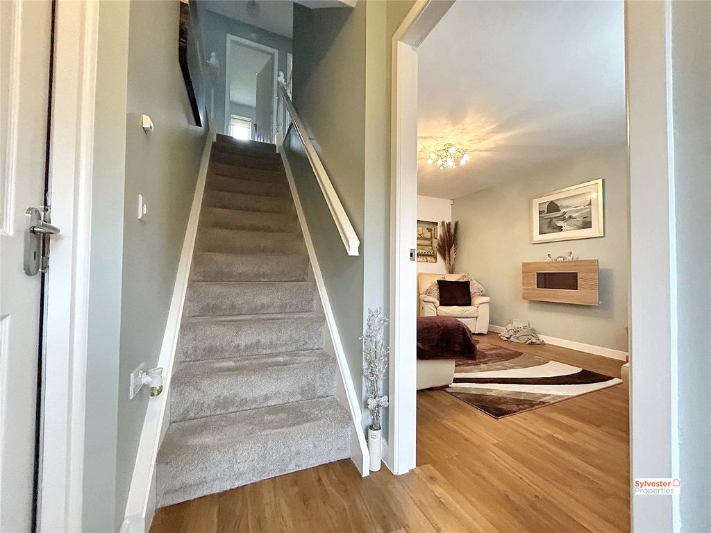 Property photo 2 of 32 Picture No. 15