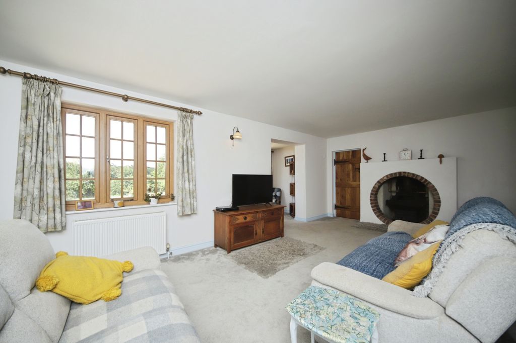 Property photo 2 of 21 Living Room