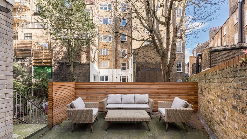 Property photo 2 of 17 Gledhow Gardens 2_31-2-2. Low Res.Jpg