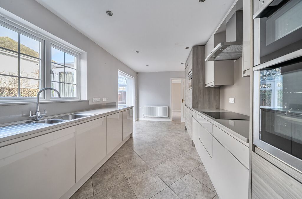 Property photo 3 of 14 1400854-29-696A3A...