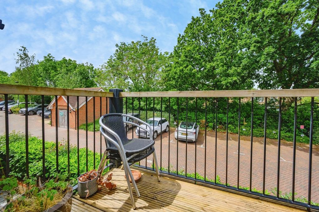 Property photo 2 of 20