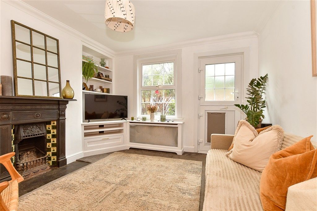 Property photo 3 of 15 Lounge