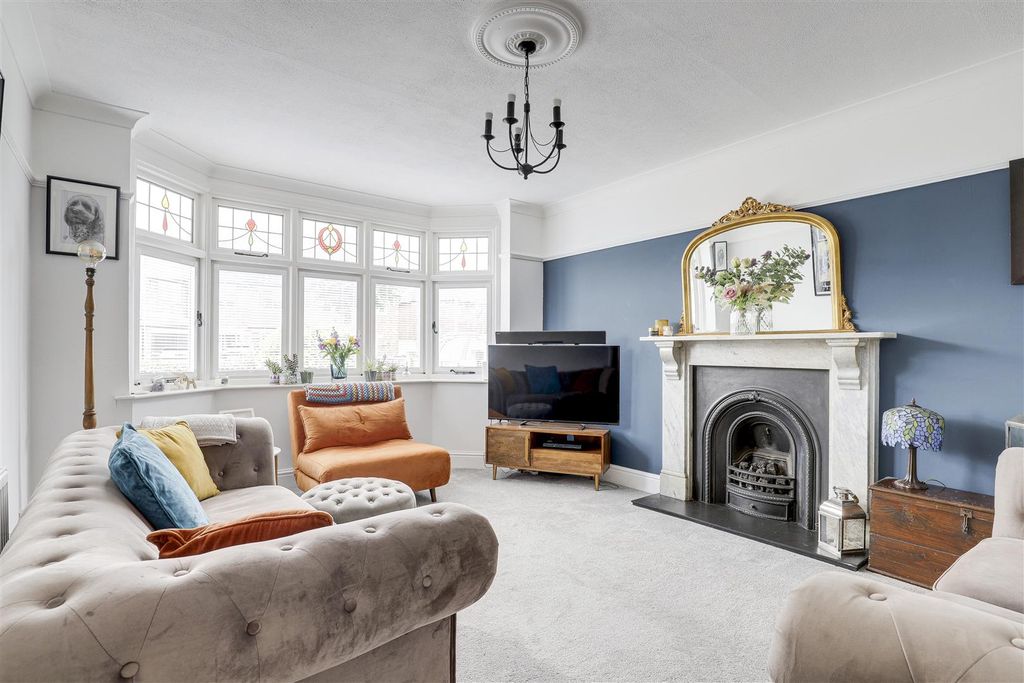Property photo 3 of 31 7727.Jpg
