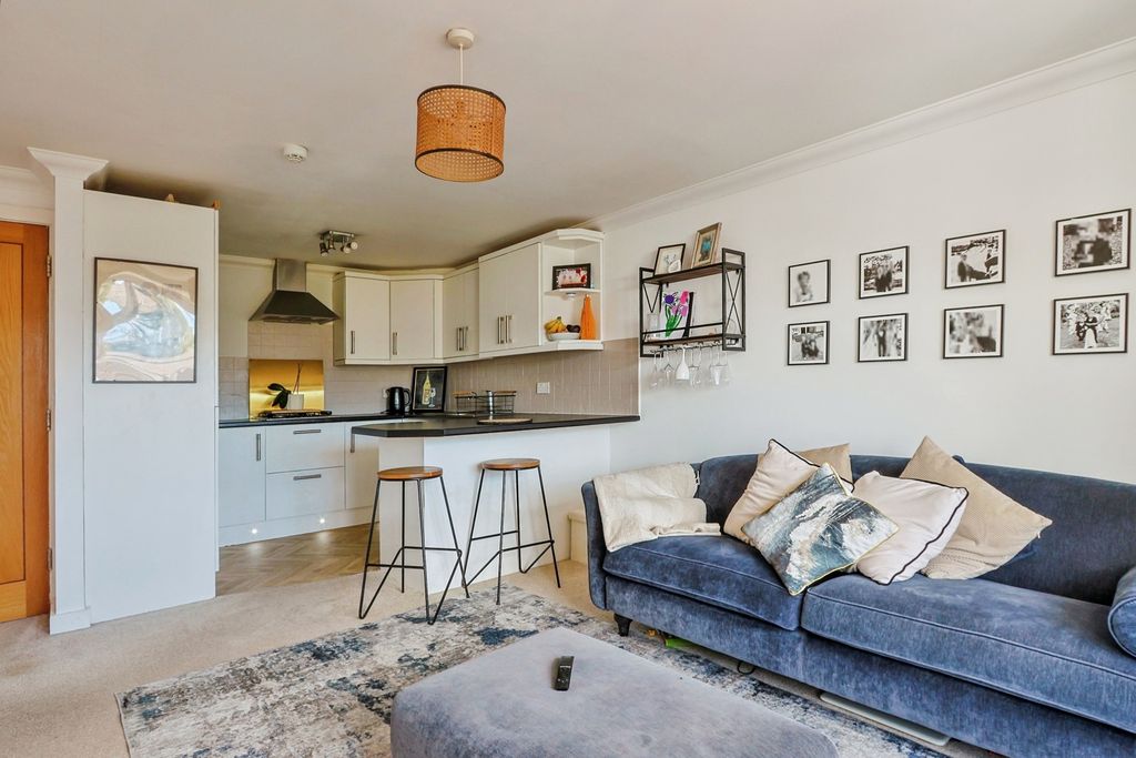 Property photo 3 of 15 Pbox-Img.Jpg