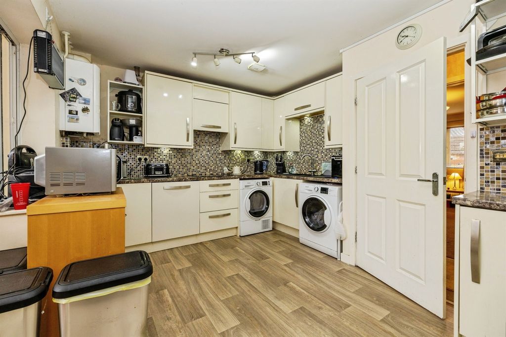 Property photo 3 of 18