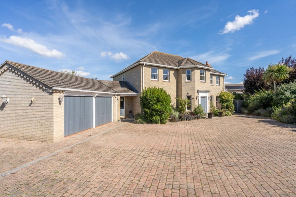 Property photo 2 of 33