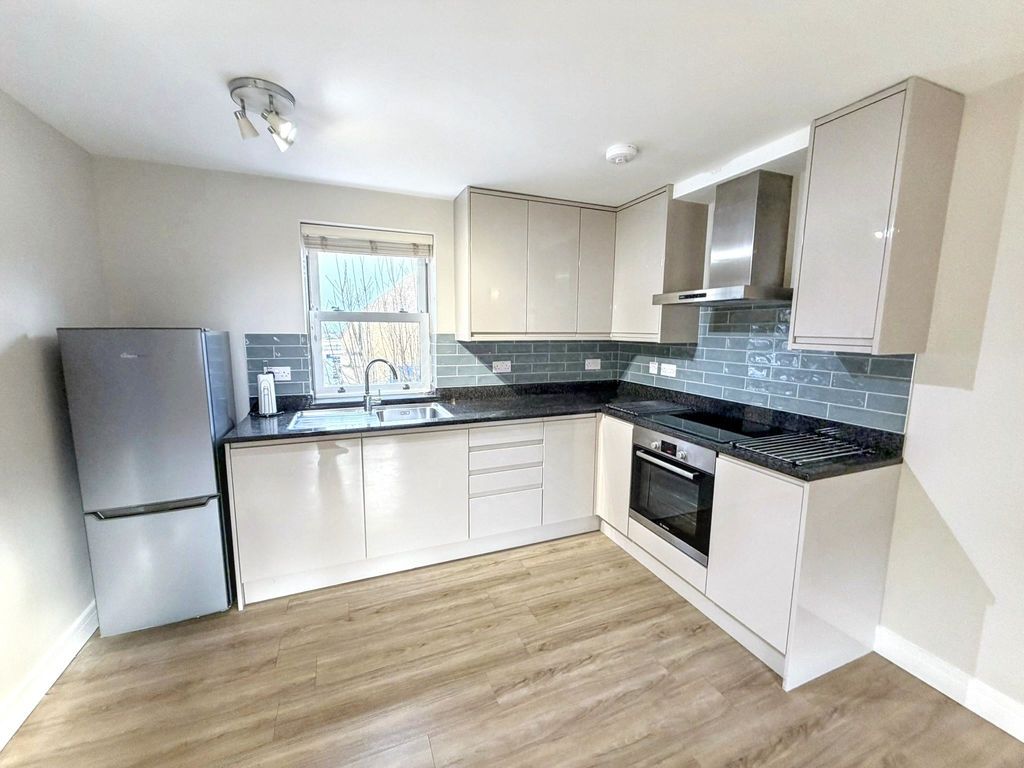 Property photo 3 of 8 Photo 10