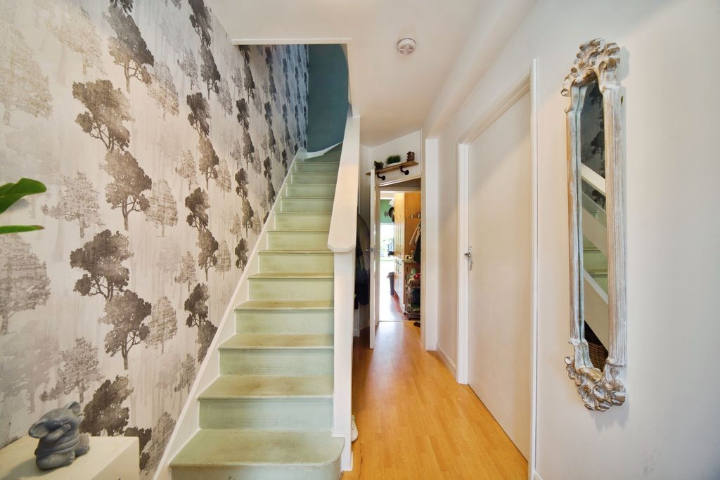 Property photo 2 of 20 Entrance Hallway