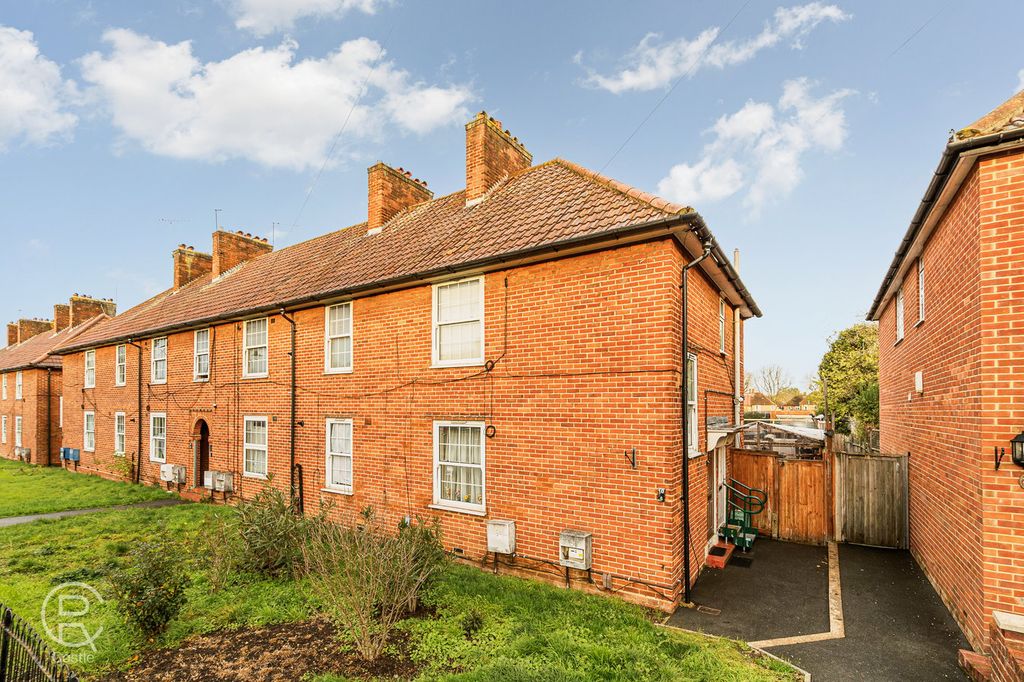 Property photo 1 of 9