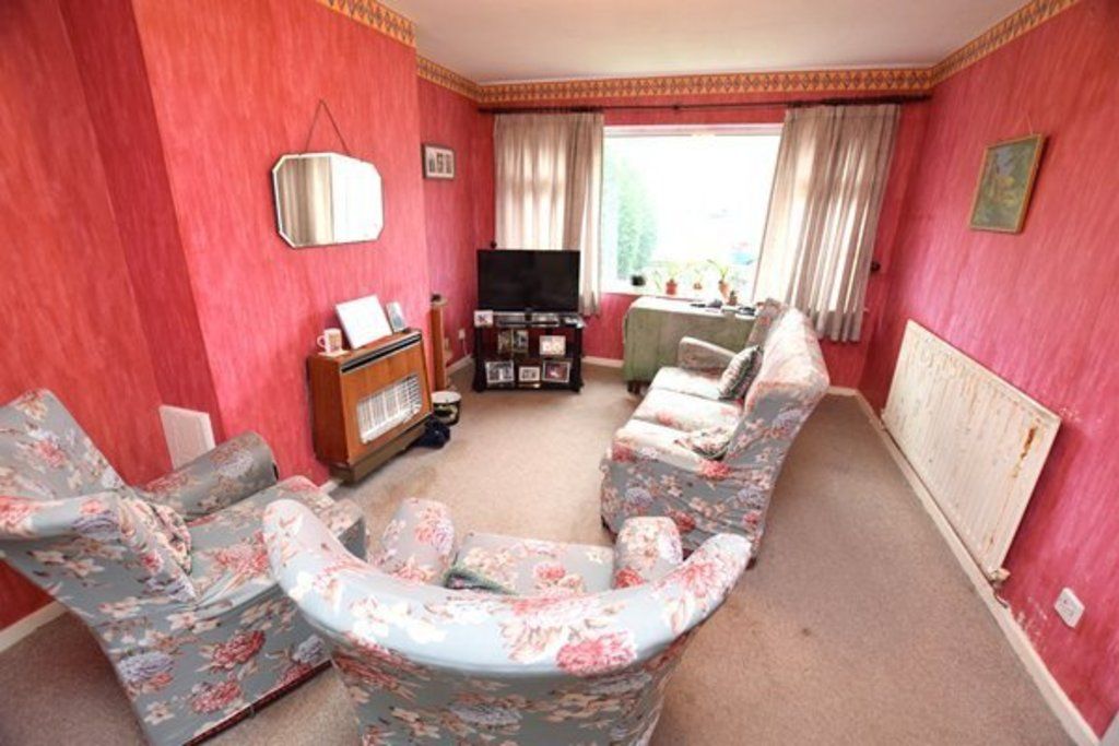 Property photo 3 of 13 Lounge