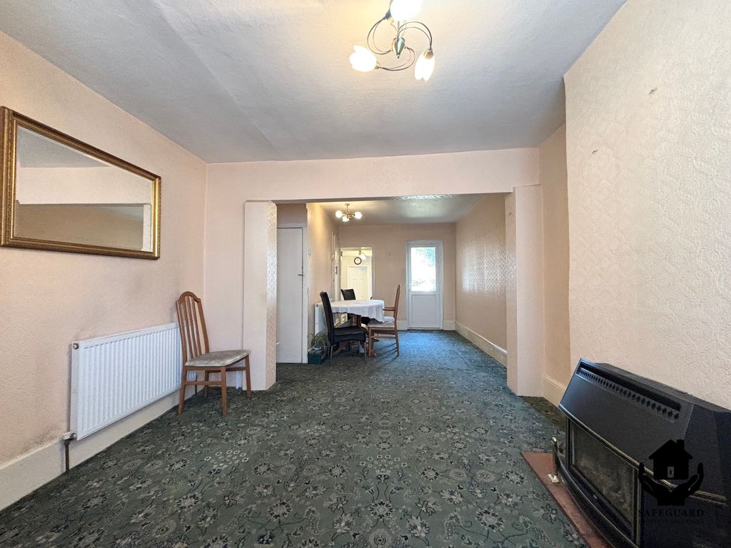 Property photo 3 of 11 Through Lounge 