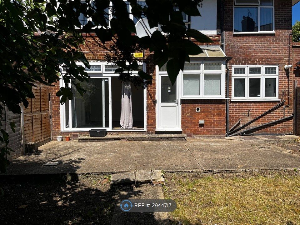 Property photo 2 of 35