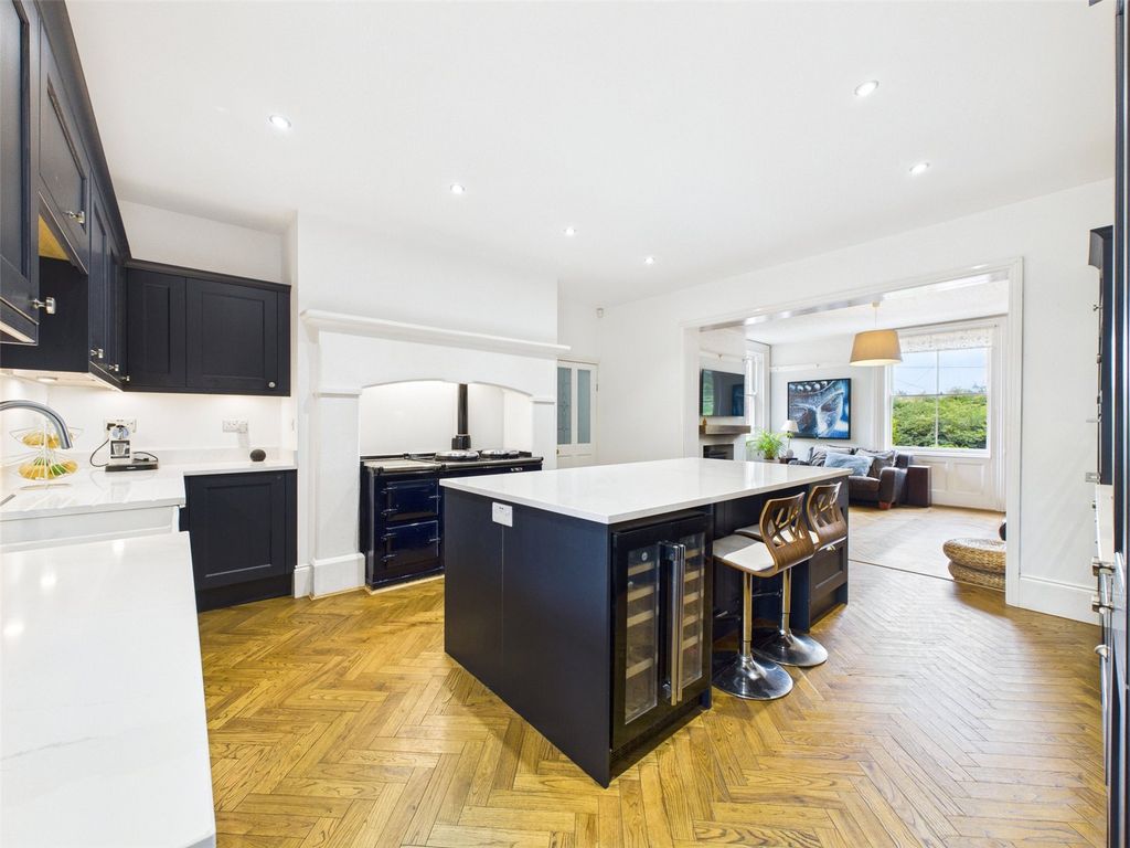 Property photo 2 of 39 Picture No. 40