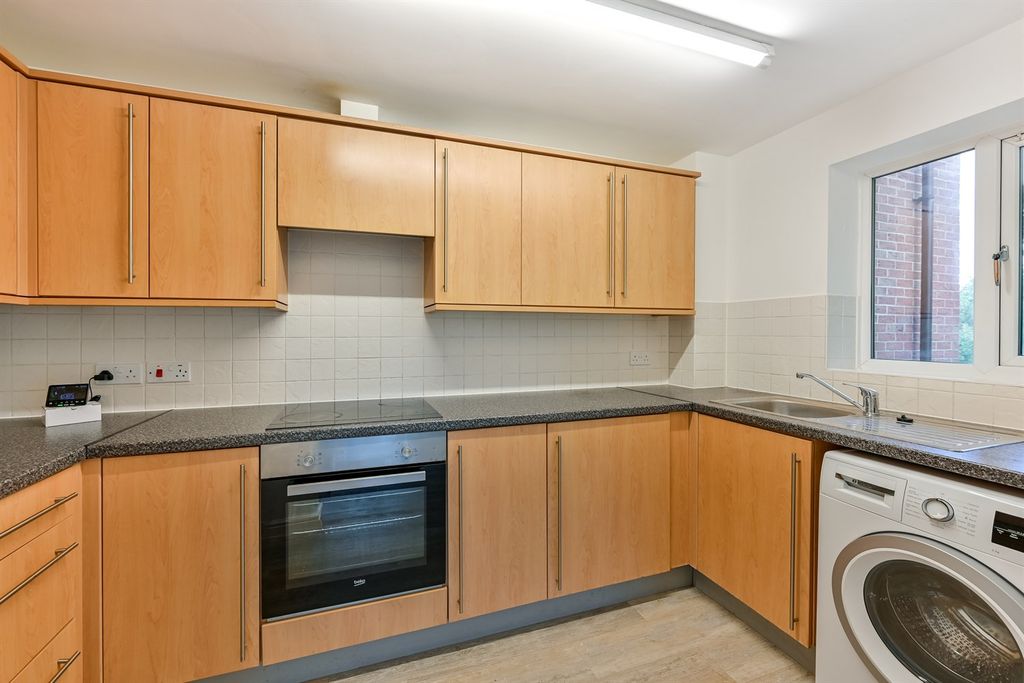 Property photo 3 of 7 Kitchen