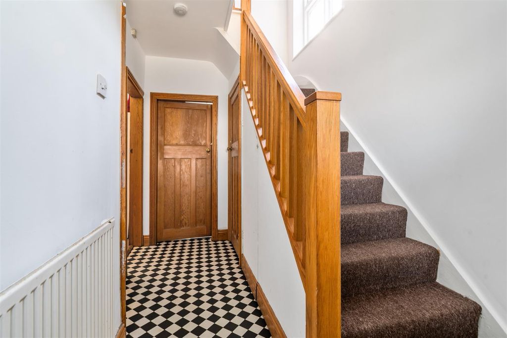 Property photo 2 of 12 73 Woodford Green Road_6.Jpg
