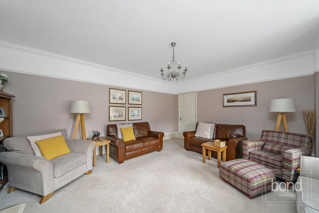 Property photo 3 of 28