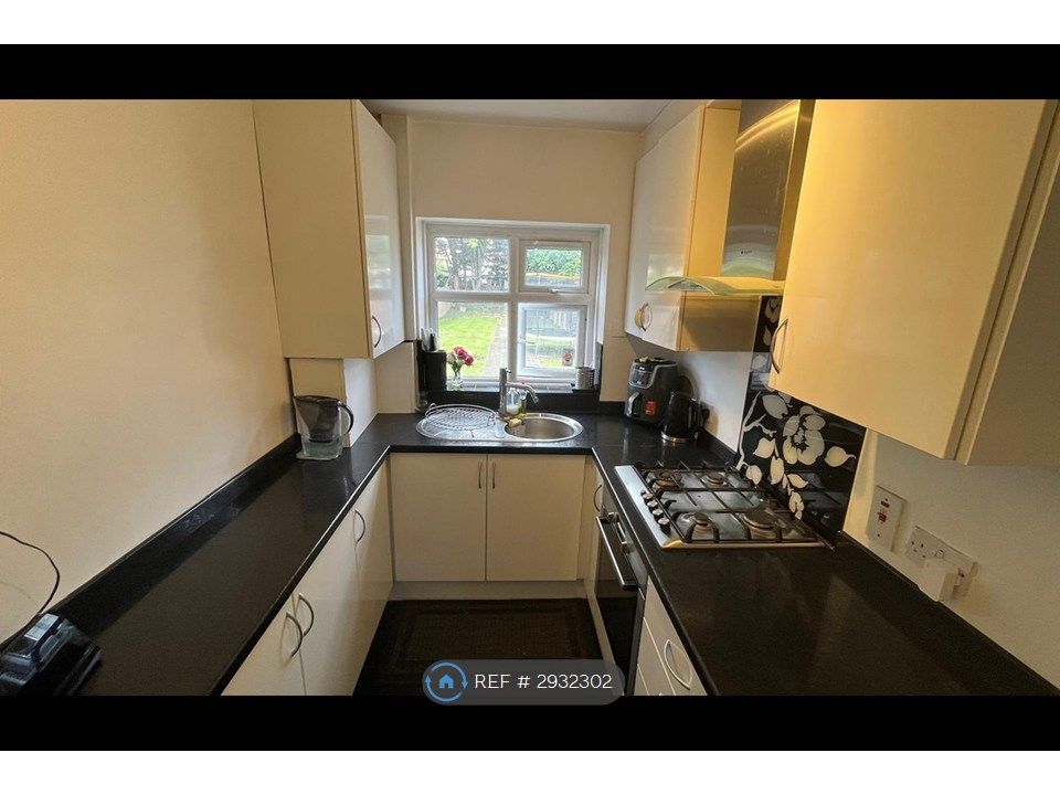 Property photo 3 of 17 Kitchen