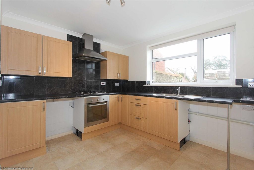 Property photo 3 of 6 Tankerton Road, Tankerton, Whitstable