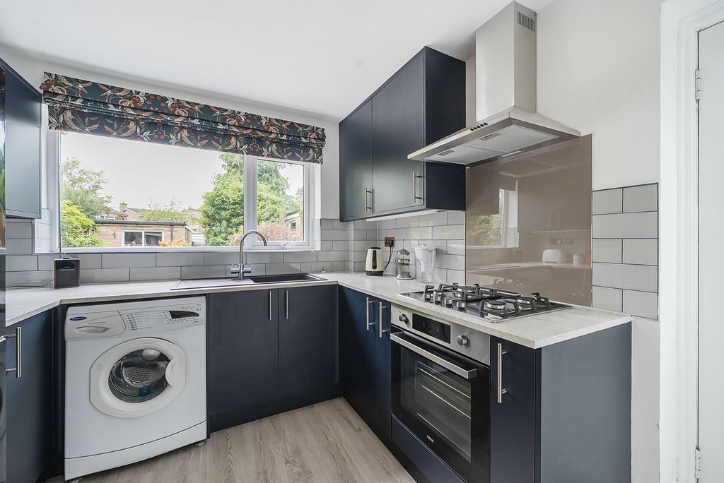 Property photo 2 of 19 1336661-3-689Cb57...