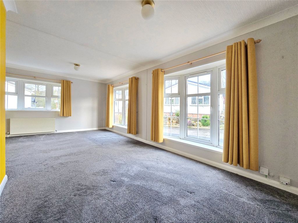 Property photo 3 of 17 Large Living Space