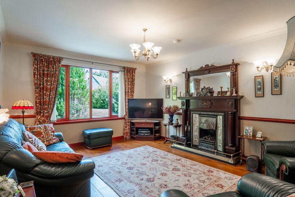 Property photo 3 of 44
