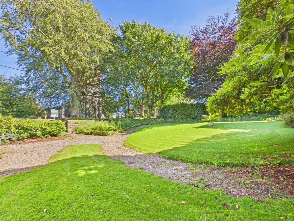 Property photo 3 of 26 Grounds