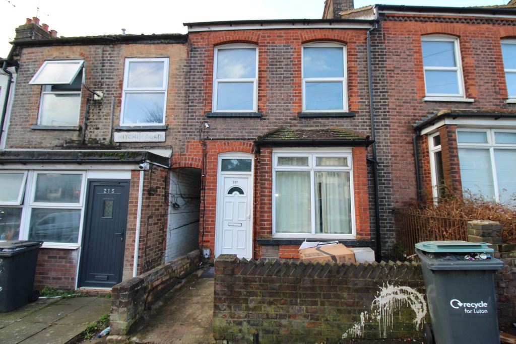 Property photo 1 of 8