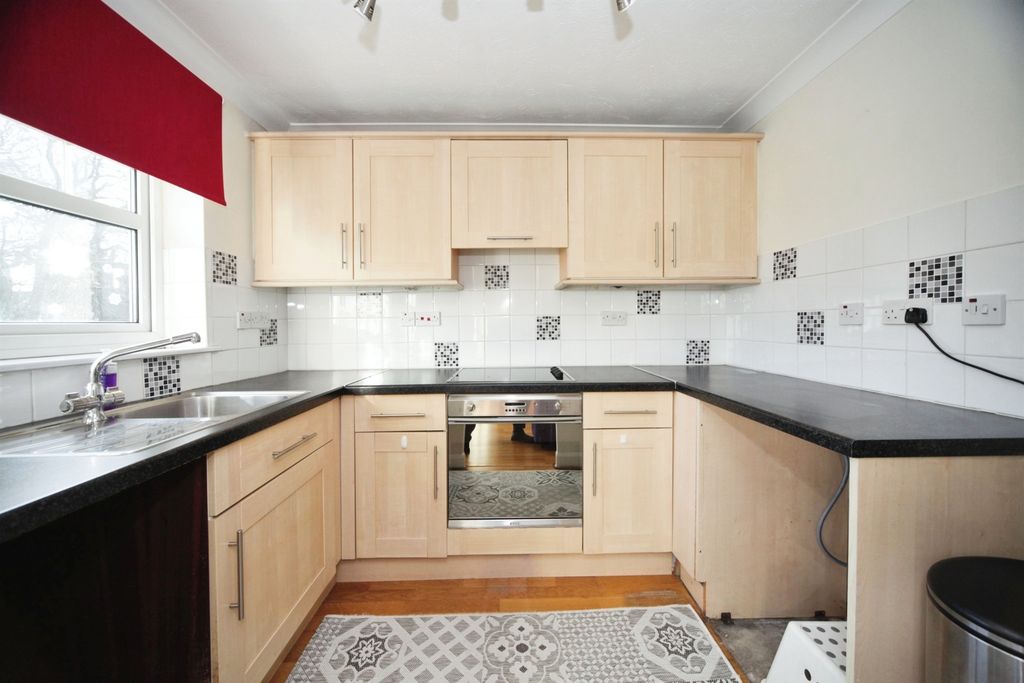 Property photo 2 of 18