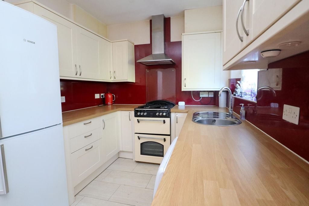 Property photo 3 of 14 Kitchen