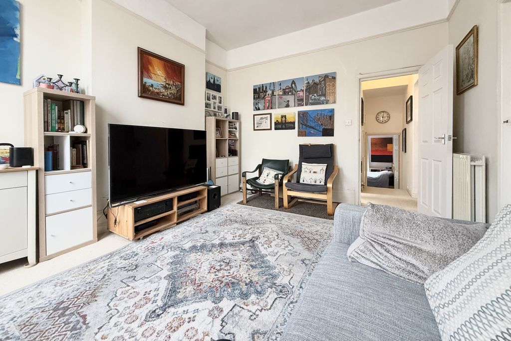 Property photo 3 of 10 3