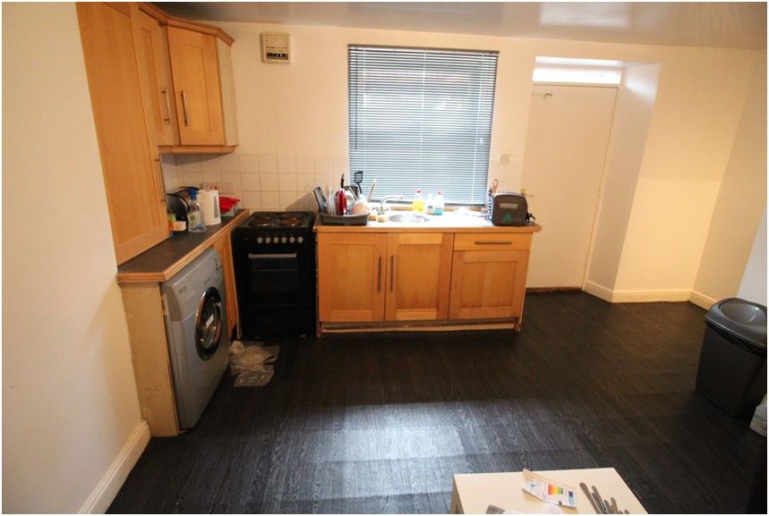 Property photo 3 of 8 Kitchen-Diner