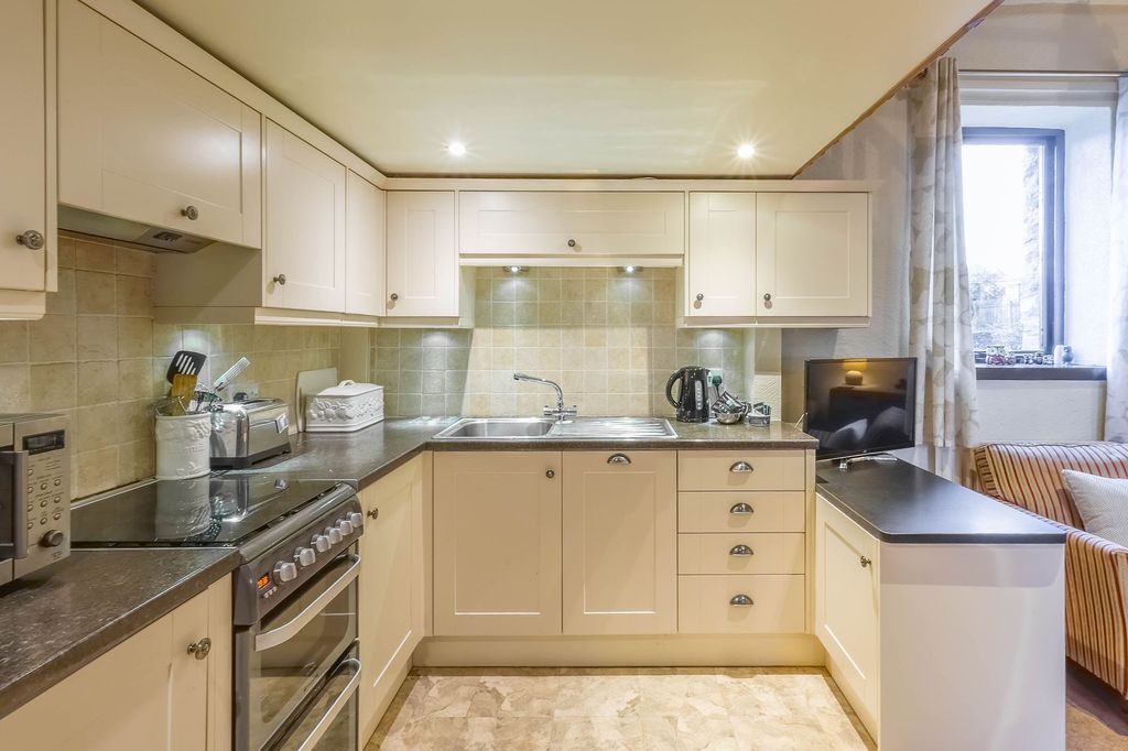 Property photo 3 of 24