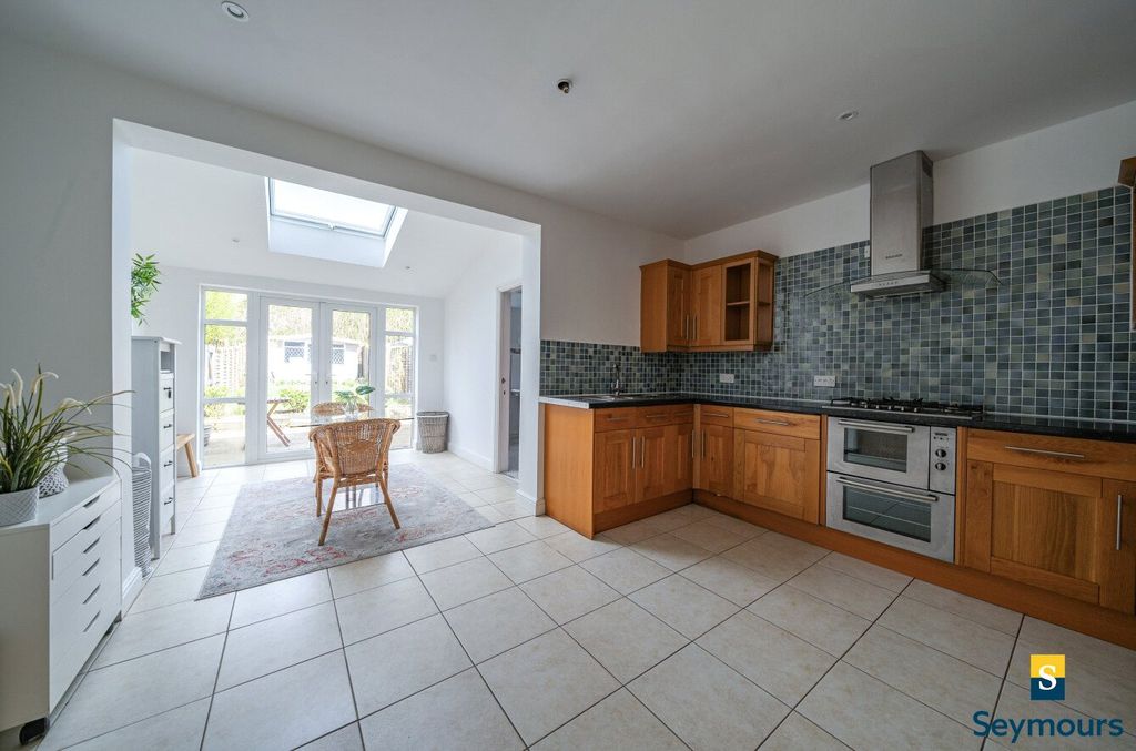 Property photo 2 of 14 Kitchen