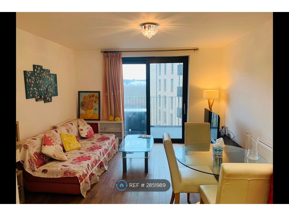 Property photo 2 of 11 Living Room