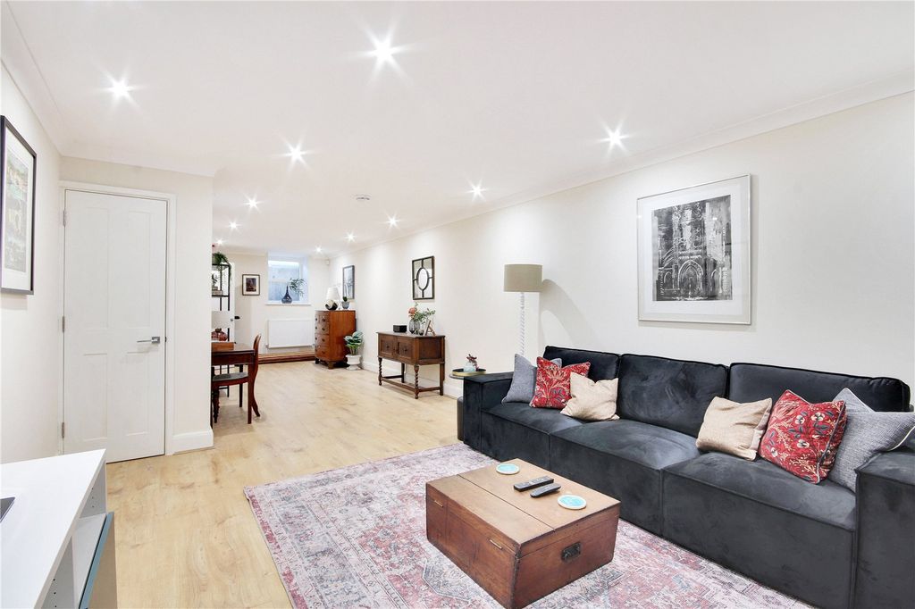 Property photo 3 of 12 Sitting Room