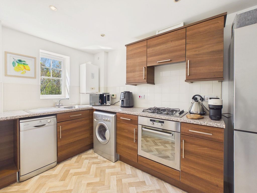 Property photo 2 of 10 Kitchen