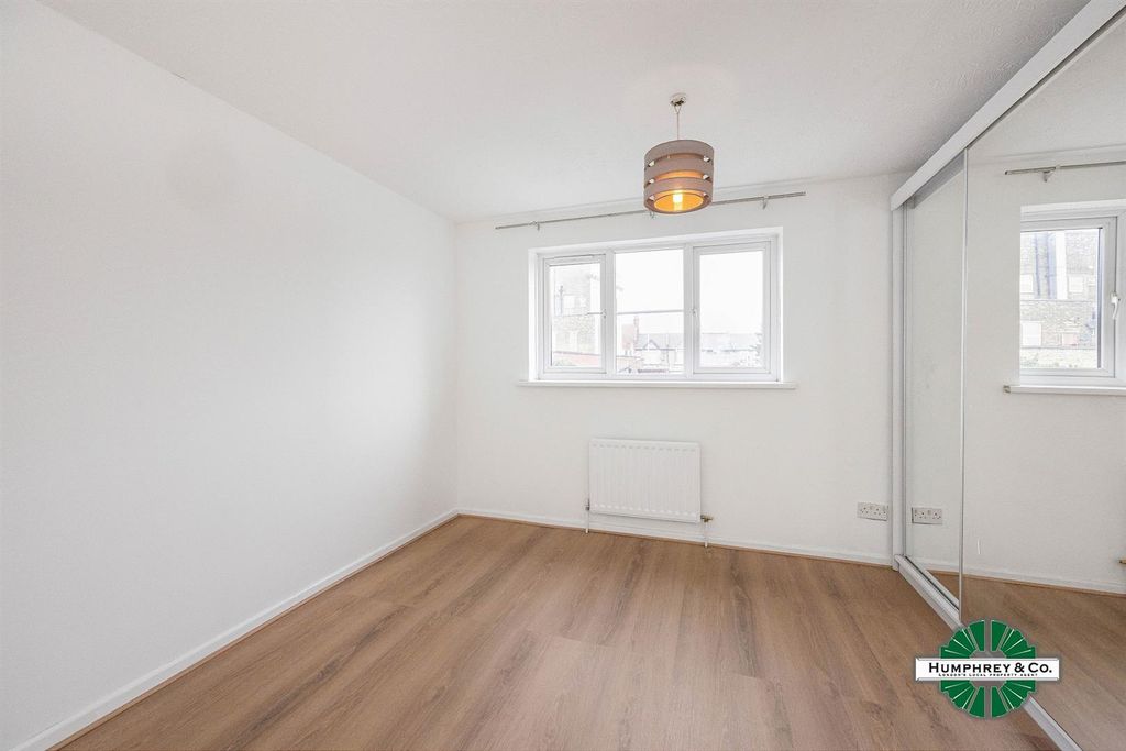 Property photo 3 of 13 29 Carriage Mews -003-1800.Jpg