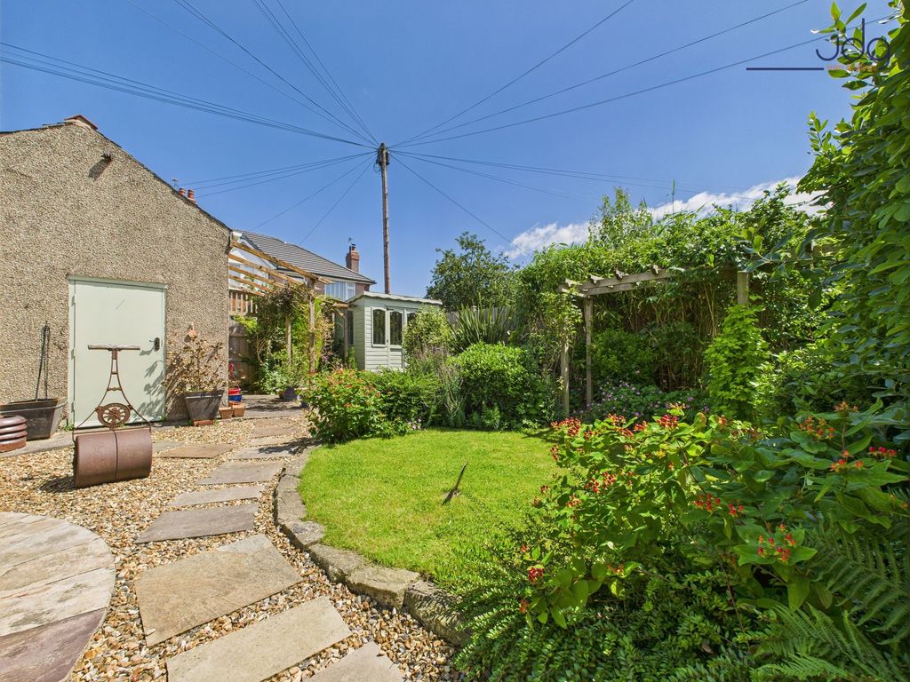 Property photo 2 of 30 Gardens