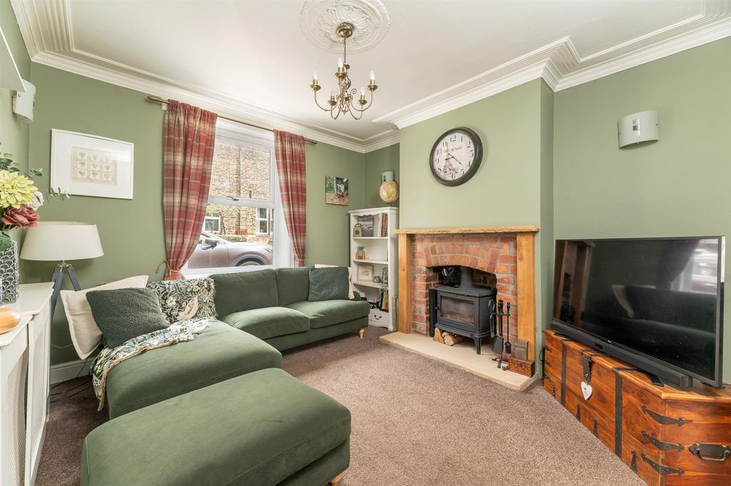 Property photo 2 of 30 Sitting Room