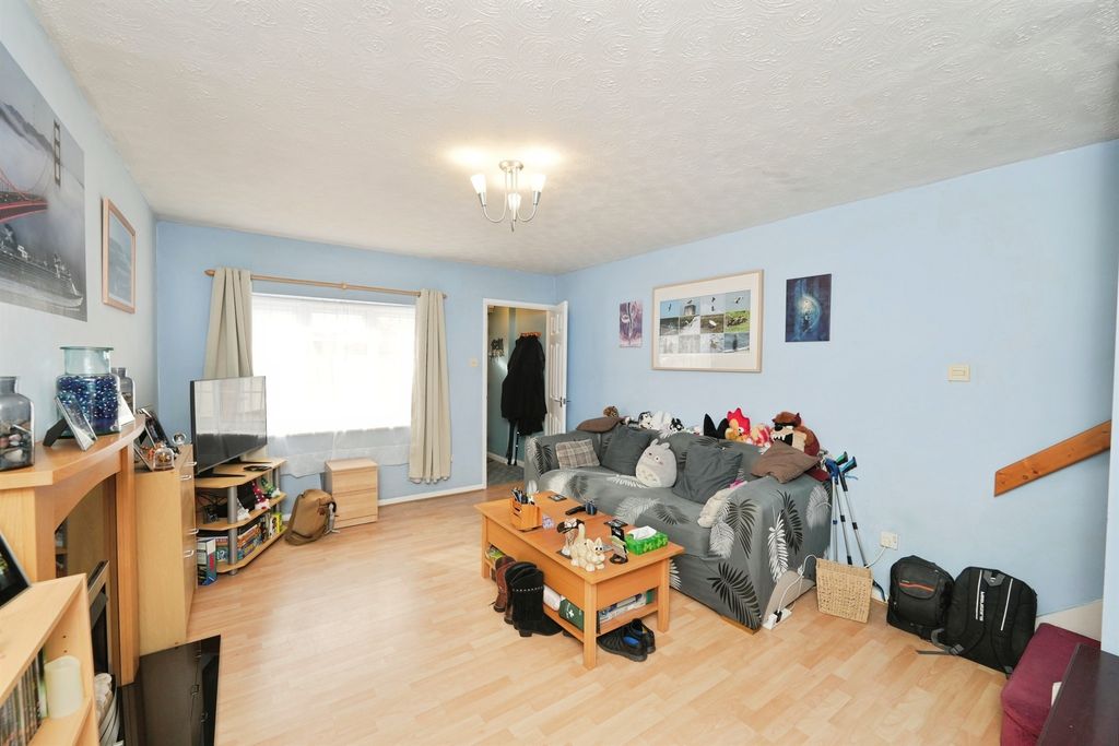 Property photo 3 of 7