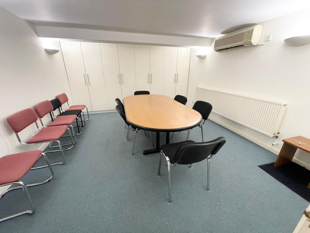 Property photo 3 of 6