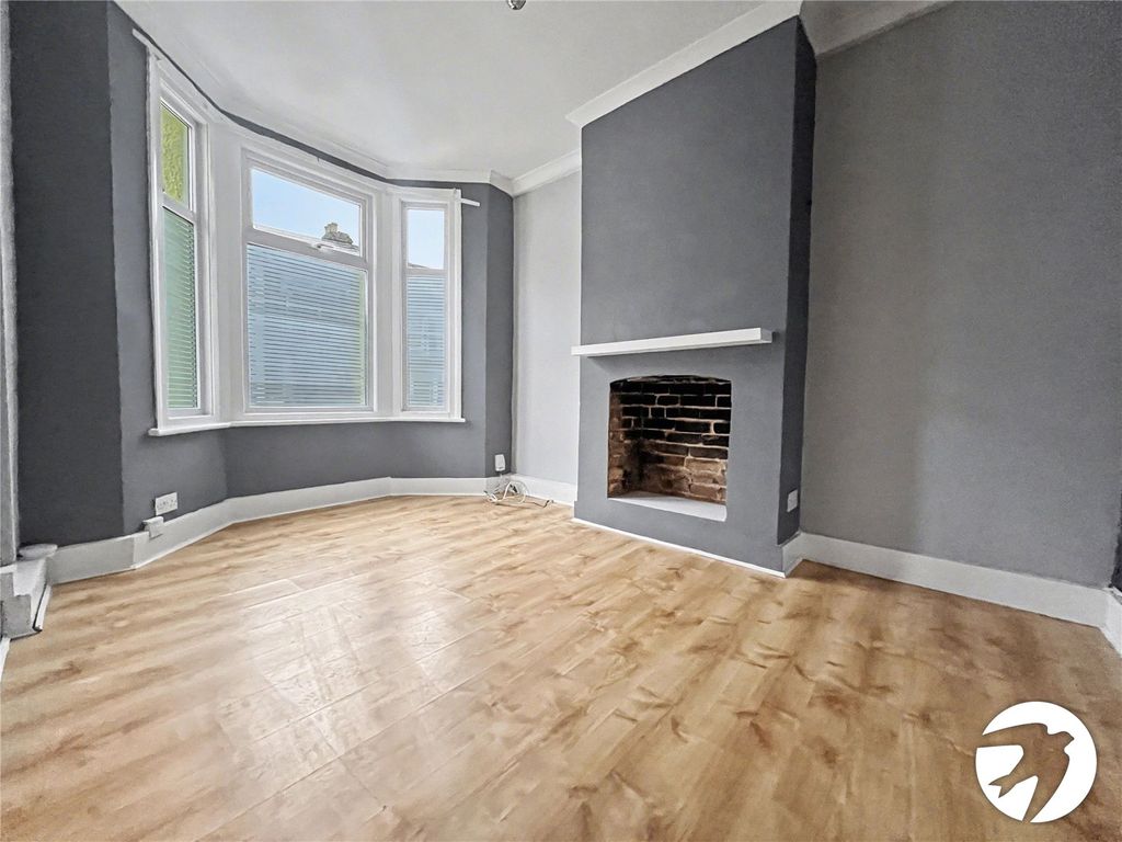 Property photo 2 of 12 Picture No. 11