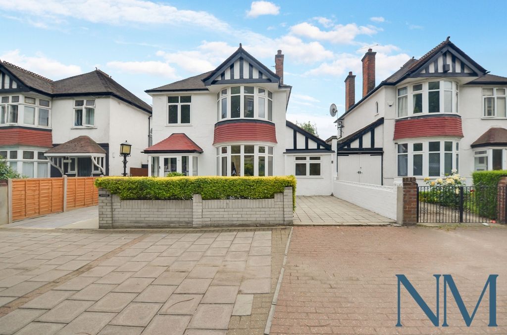 Property photo 1 of 40 5-Bed Detached Family Home In Sw4 | Newly Refurbished | Clapham South