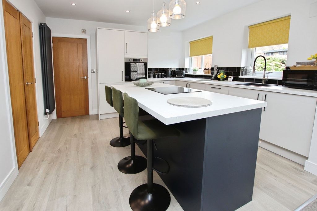 Property photo 3 of 22 4328472