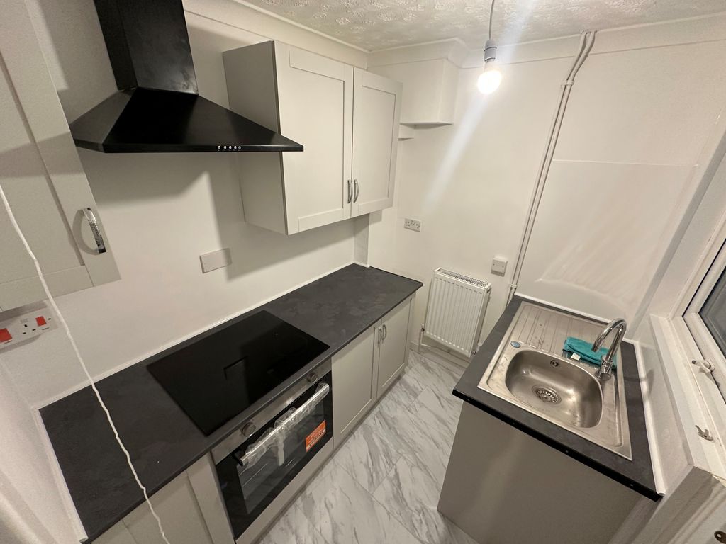 Property photo 3 of 5 Kitchen