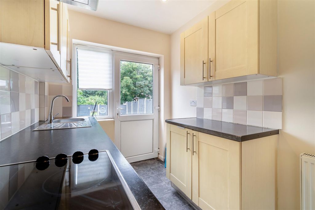 Property photo 2 of 9 8612175-Interior23.Jpg