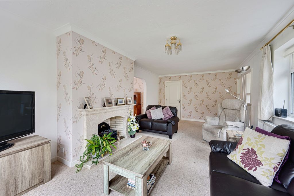 Property photo 2 of 21
