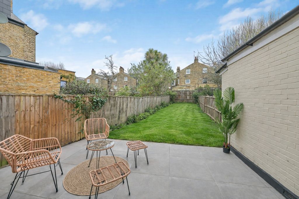 Property photo 2 of 7 Picture No. 27