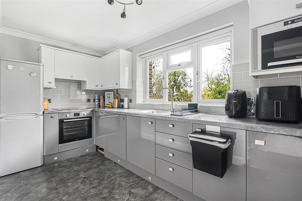 Property photo 3 of 15 4_66975.Jpg